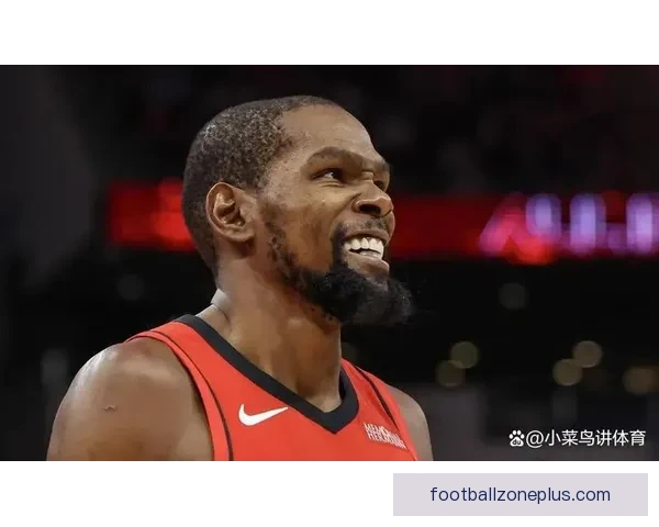 杜兰特缺席训练营球队阵容重组掀起新赛季竞争高潮 杜兰特缺席训练营球队阵容重组掀起新赛季竞争高潮